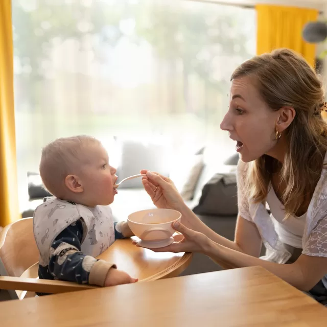 BabyOno dubenėlis limpančiu dugnu su &scaron;auk&scaron;teliu ir dangteliu, nuo 6 mėn., kreminė rožinė 1063/06 &ndash; nuotrauka 5