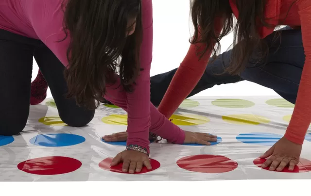 HASBRO GAMING TWISTER ŽAIDIMAS &bdquo;TWISTER "(Lietuvių kalba) &ndash; nuotrauka 4