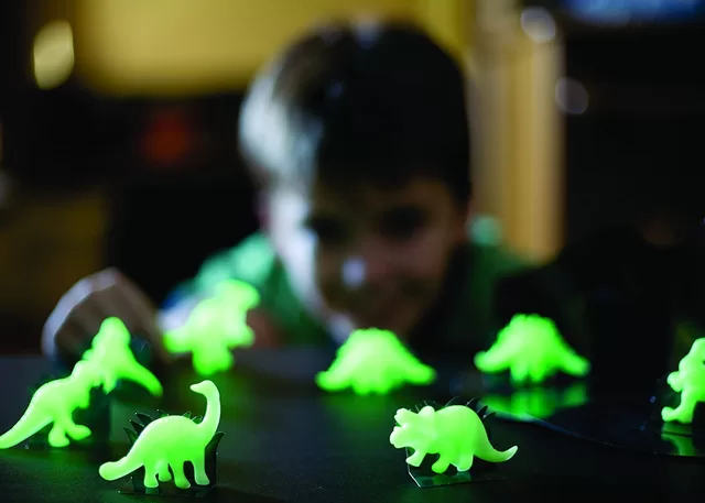 4M Tamsoje &scaron;viečiantys dinozaurai &ndash; nuotrauka 3